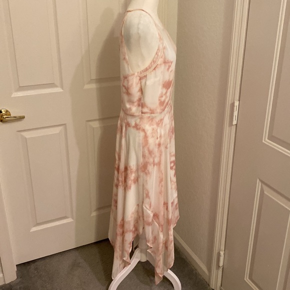 Halter Dress size L very pretty and flowing dress. Mauve and cream. - Picture 5 of 12